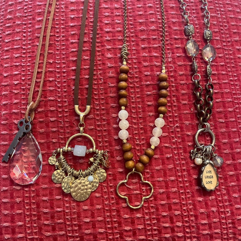 Elegant Gold and Brown Pendant Necklace